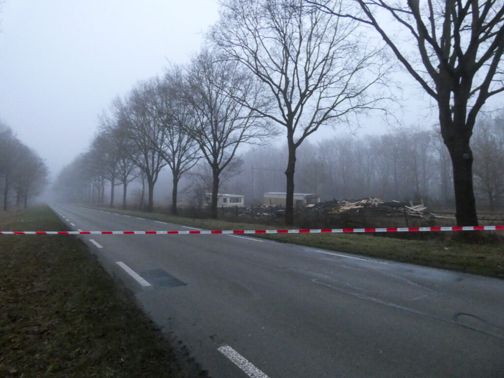2000436-1024x768 Nachtelijke brand verwoest schuur aan Oude Provinciënweg in Hooghalen