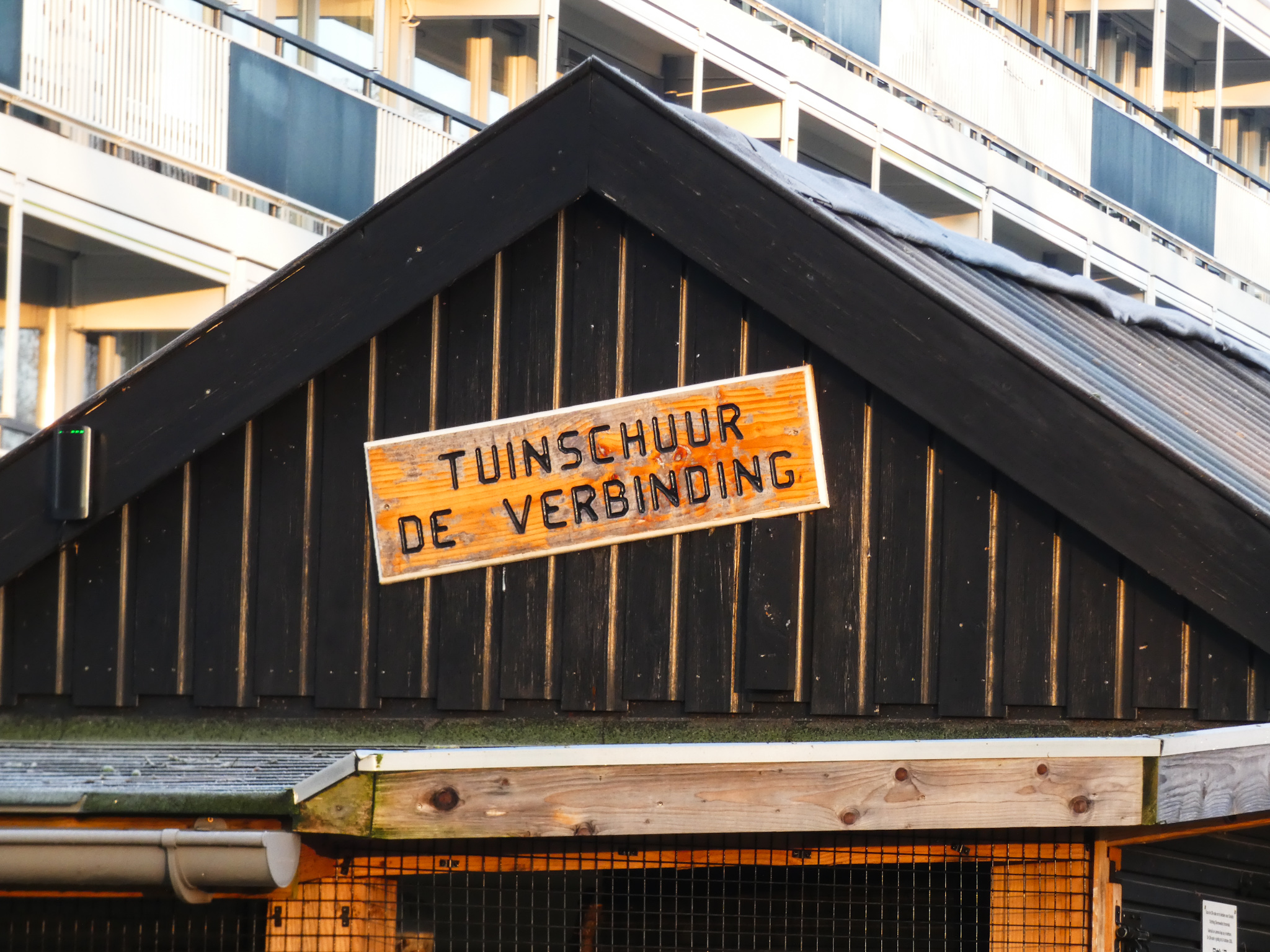 dierenweide3 Ruit van tuinschuur dierenweide vernield door jongeren