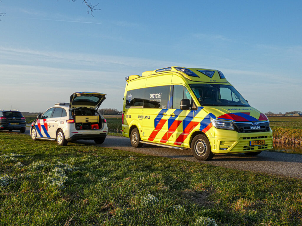 2030025-1024x768 Auto rakelings langs vissend kind en belandt in water in Smilde, bestuurder (34) mogelijk onder invloed
