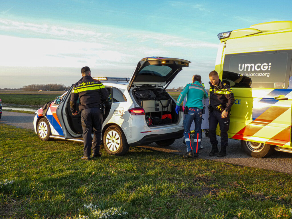 2030049-1024x768 Auto rakelings langs vissend kind en belandt in water in Smilde, bestuurder (34) mogelijk onder invloed