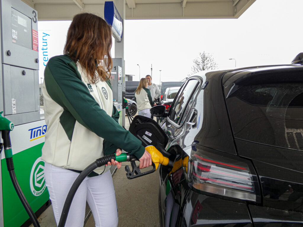 2030281-1024x768 Feestelijke opening FC-tankstation van TinQ