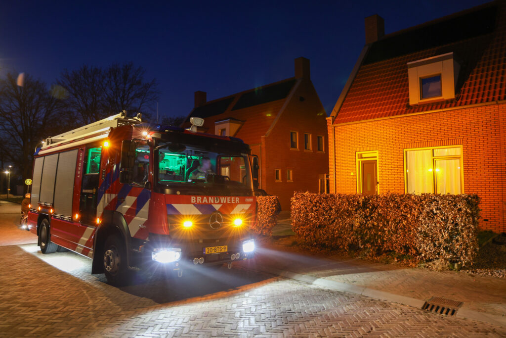 208A4340-1024x683 Kind vast in kinderstoel in woning, brandweer helpt bij bevrijding