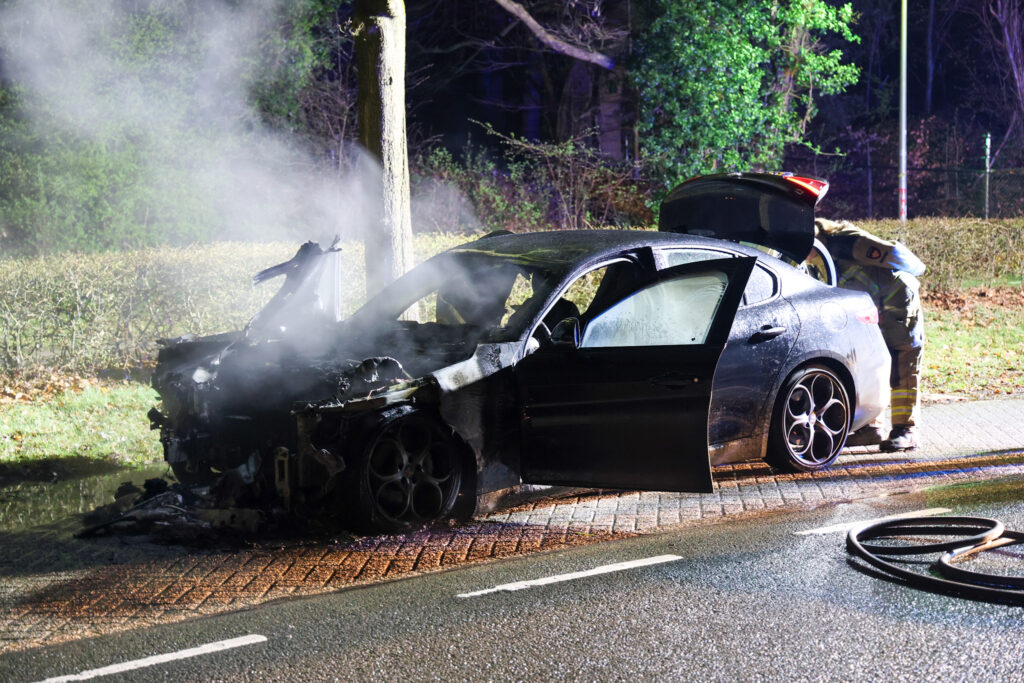 208A4538-1024x683 Voorkant van auto volledig in brand aan Witterzomer in Assen