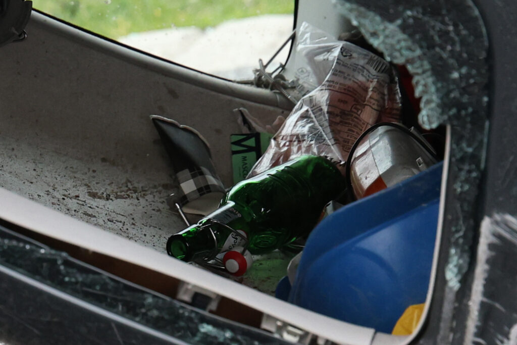 208A4677-1024x683 Auto op de kop na botsing met boom bij Oranjekanaal in Hoogersmilde