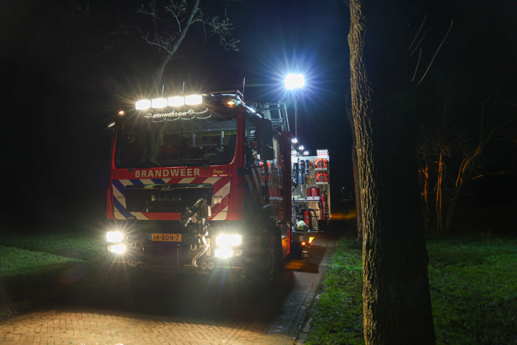 208A4733-1024x683 Stormschade op de Lheebroekerweg in Dwingeloo, grote tak blokkeert de weg