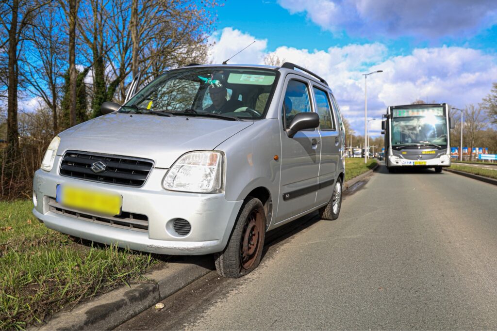 IMG_0305-1024x683 Verkeerschaos op Europaweg Zuid in Assen na botsing tussen bus en auto