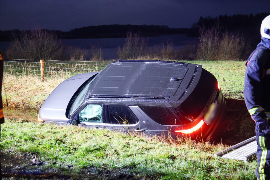 IMG_1396-1024x683 Auto belandt in sloot na gemiste bocht bij Eursinge
