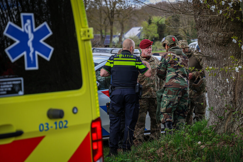 208A6867-1024x683 Militaire parachutist uit boom gehaald bij herdenking in Spier