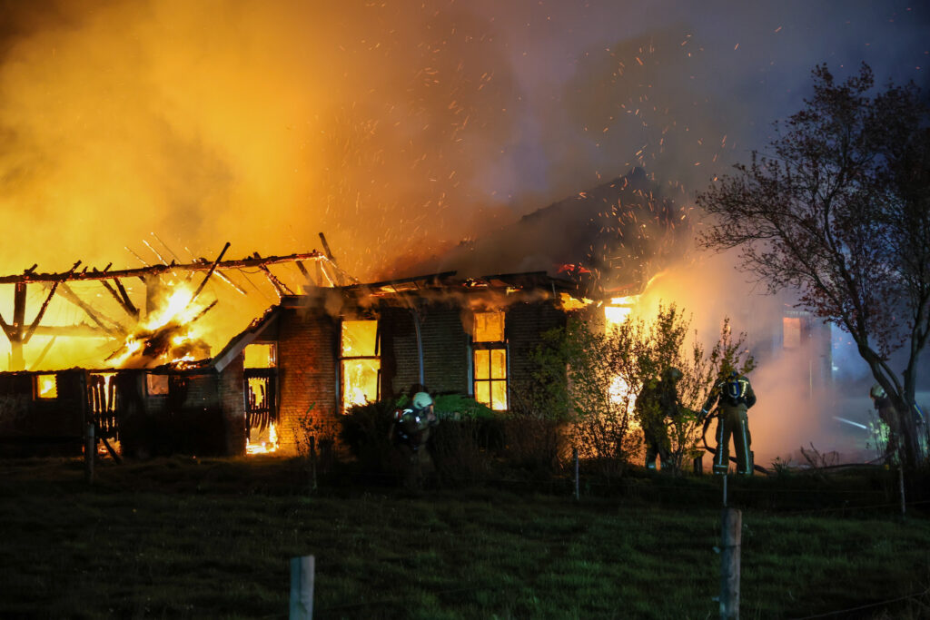 208A6947-1024x683 Uitslaande brand in woonboerderij aan Hoogeveenseweg in Zuidwolde