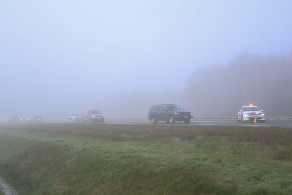 208A9318-1024x683 Lange file op A28 bij Hooghalen na ongeluk in dichte mist