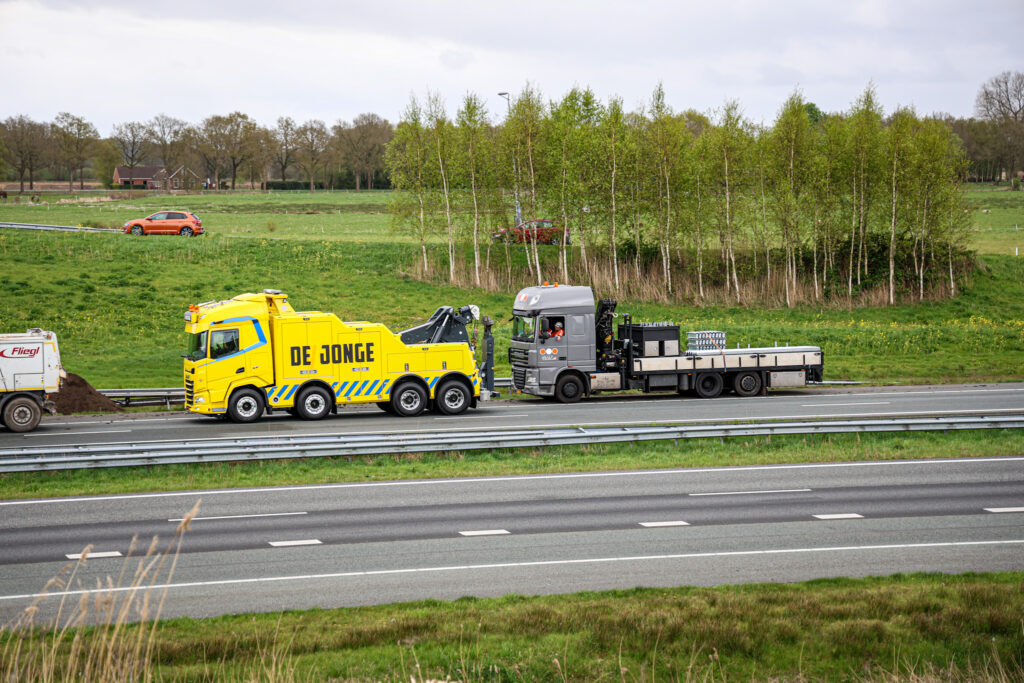 208A9559-1024x683 Verkeer omgeleid na gekantelde vrachtwagen op A28 bij Assen-Zuid
