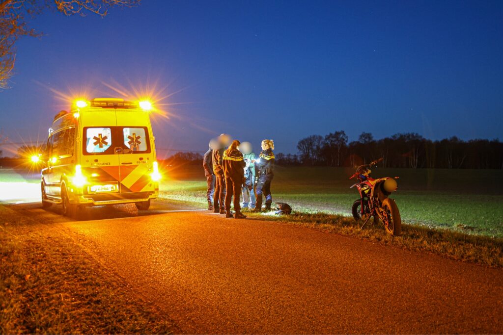 IMG_1488-1024x683 Brommerrijder lichtgewond bij eenzijdige valpartij met brommer op Klatering in Beilen