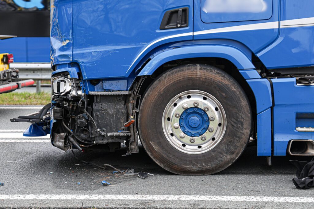 IMG_1527-1024x683 N381 bij Oosterwolde afgesloten na ongeval met vrachtwagen
