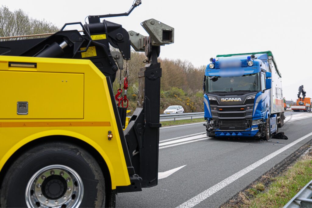 IMG_1528-1024x683 N381 bij Oosterwolde afgesloten na ongeval met vrachtwagen