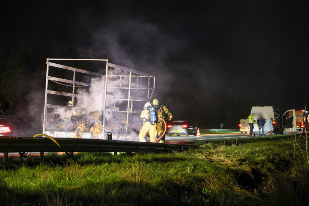 IMG_2407-1024x683 Aanhanger volledig in brand op A28 bij Beilen