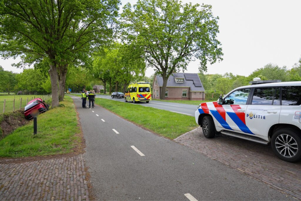 IMG_5031-1024x683 Auto in sloot langs N353 bij Havelte