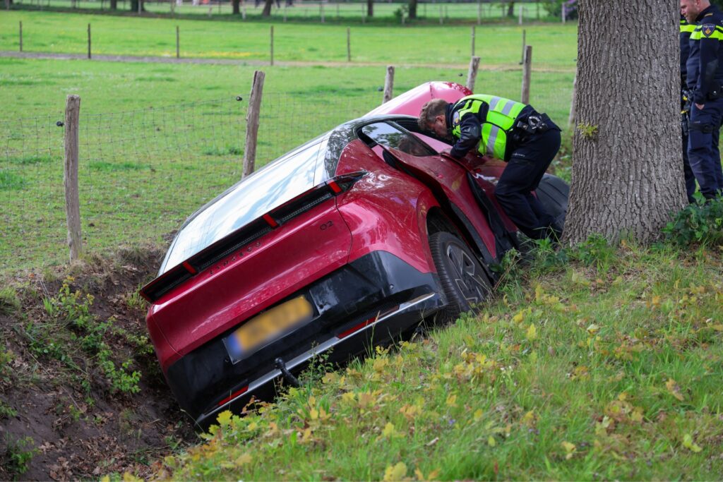 IMG_5032-1024x683 Auto in sloot langs N353 bij Havelte