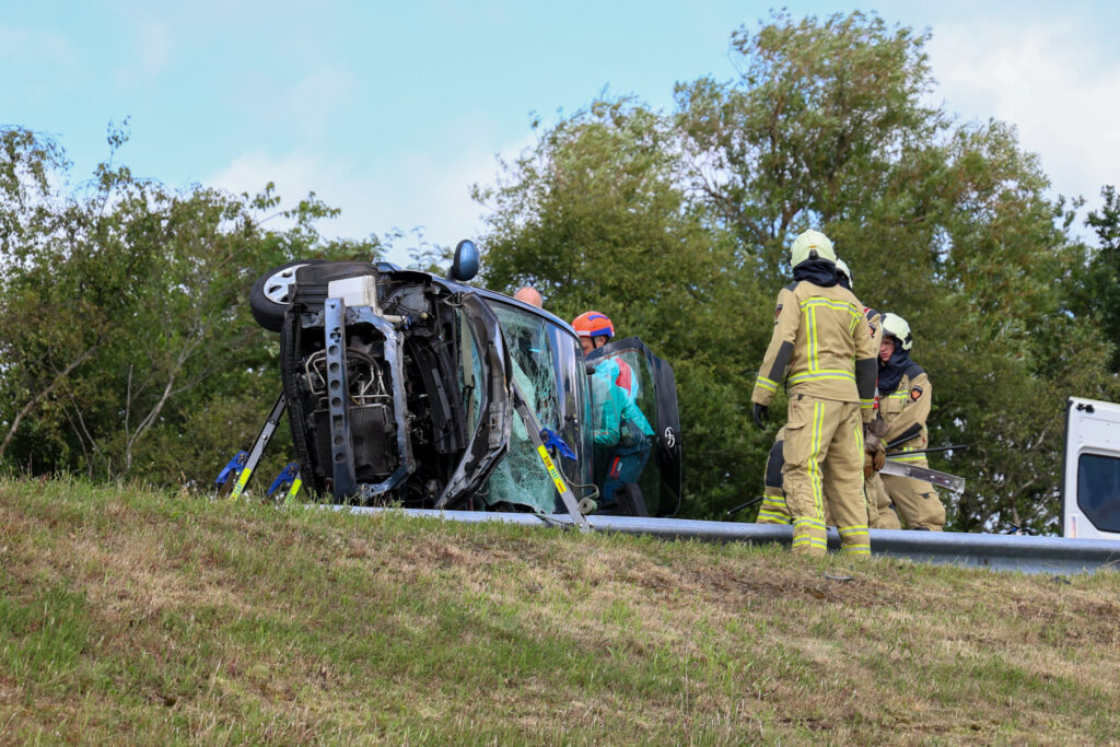 208A0230-1024x683 Ernstig ongeval tussen vrachtwagen en auto op N381 bij Beilen