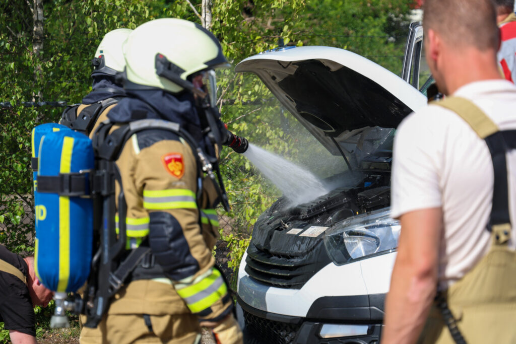 208A1118-1024x683 Beginnende brand in bestelbus op De Hanekampen in Beilen