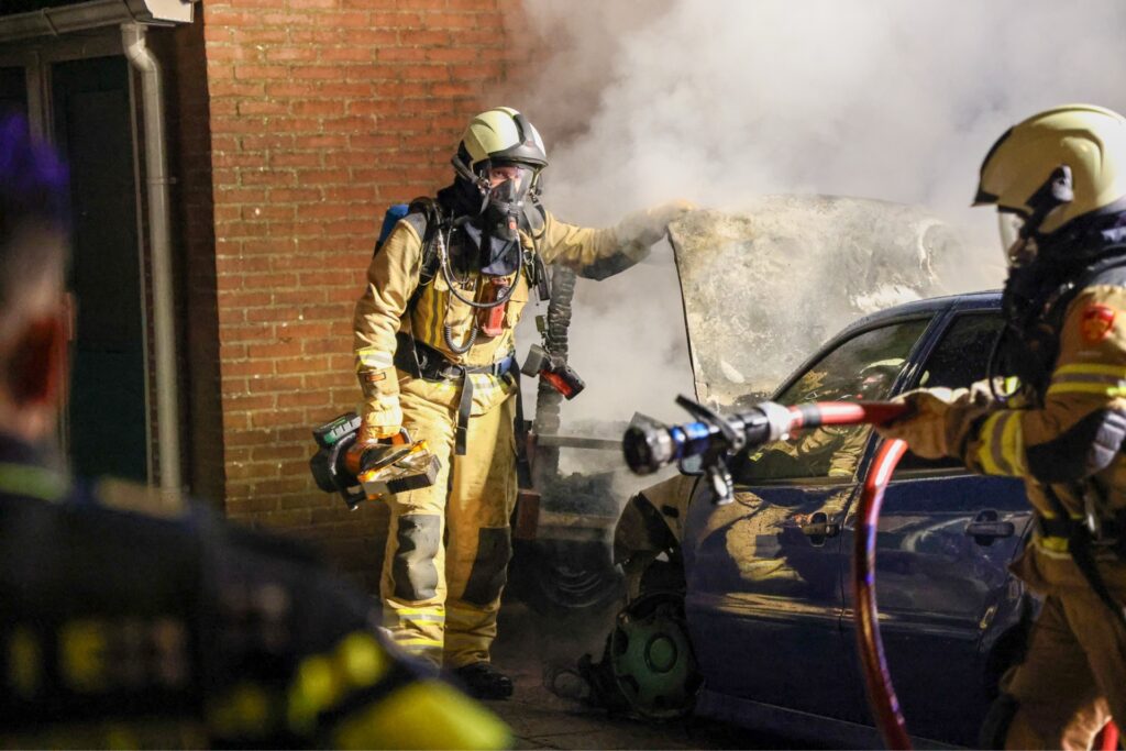 IMG_2326-1024x683 Aanhanger en auto in brand op oprit woning in Beilen
