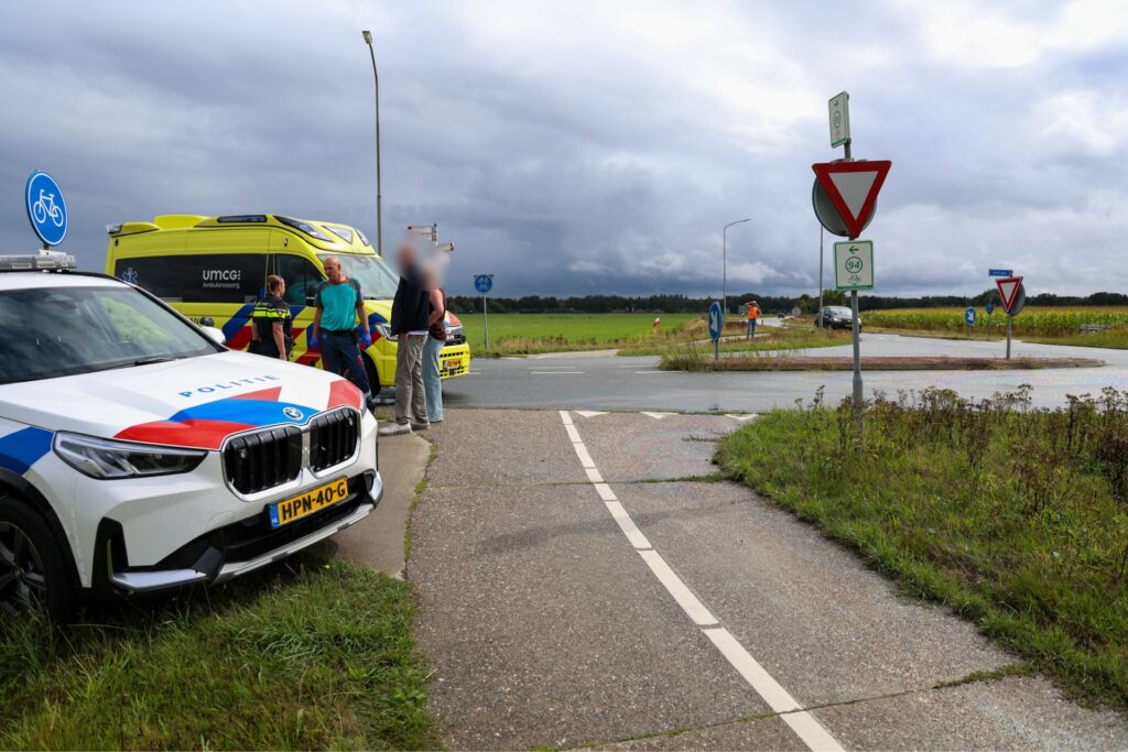 IMG_2699-1024x683 Bestuurder gewond nadat auto in bocht rechtdoor schiet en over sloot vliegt op N855 bij Dwingeloo.