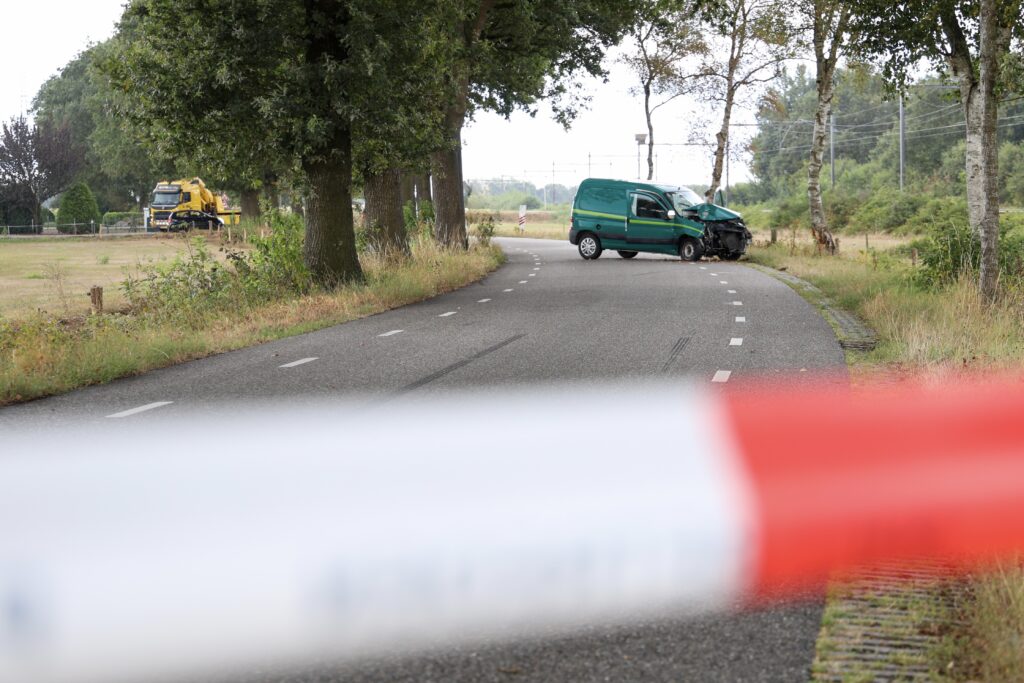 LO-1-35-1024x683 Bestuurder aangehouden na botsing tegen boom in Stuifzand
