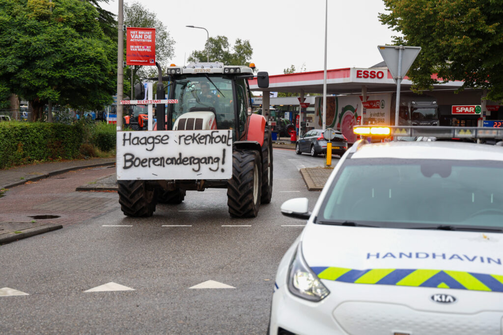LO-1-50-1024x683 Boeren trekken met stikstofmars door Drenthe