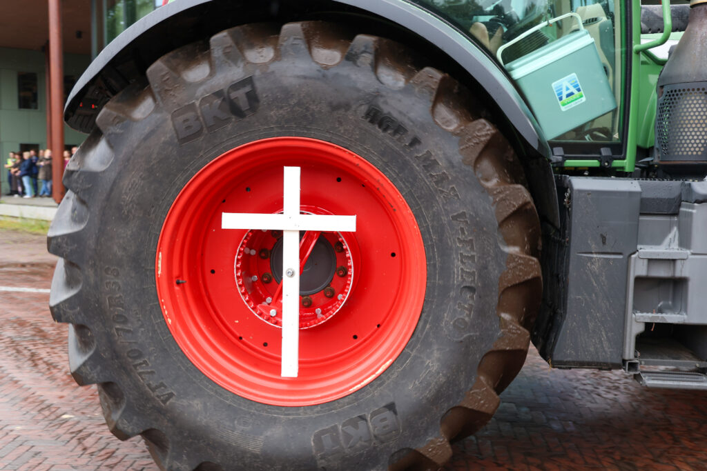 LO-1-52-1024x683 Boeren trekken met stikstofmars door Drenthe