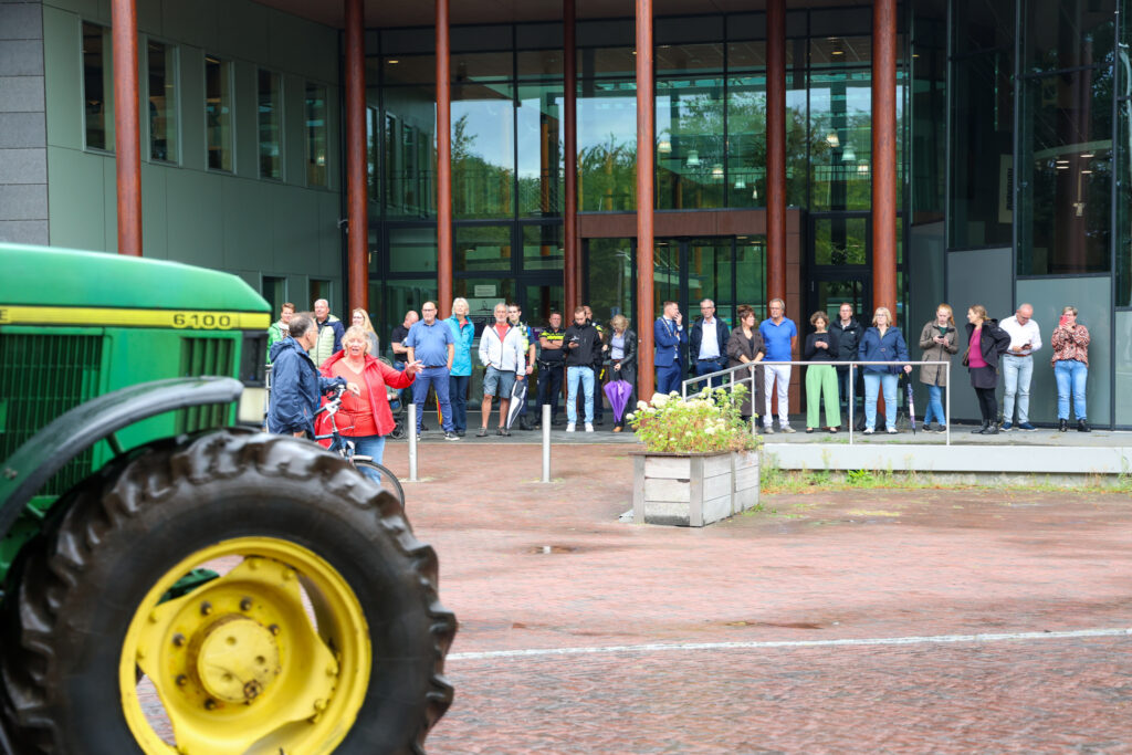 LO-1-53-1024x683 Boeren trekken met stikstofmars door Drenthe