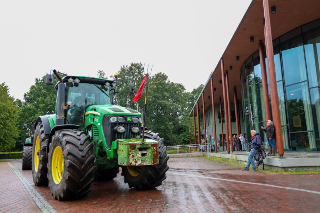 LO-1-54-1024x683 Boeren trekken met stikstofmars door Drenthe