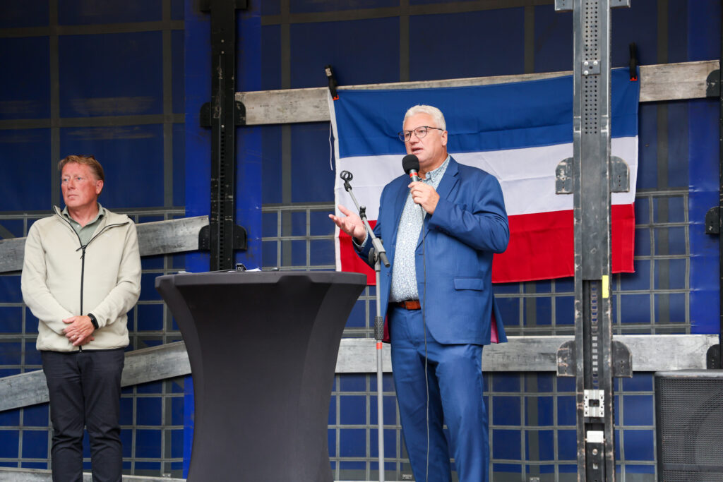 LO-1-60-1024x683 Honderden boeren aangekomen bij gemeentehuis in Beilen