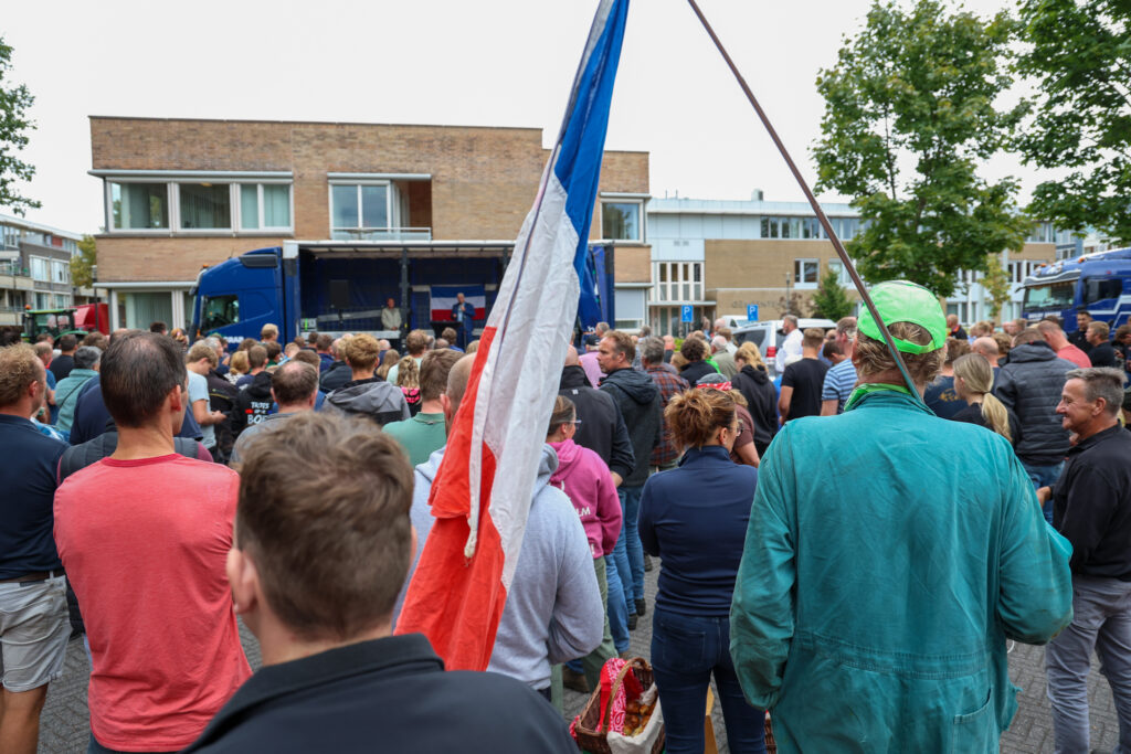 LO-1-61-1024x683 Honderden boeren aangekomen bij gemeentehuis in Beilen