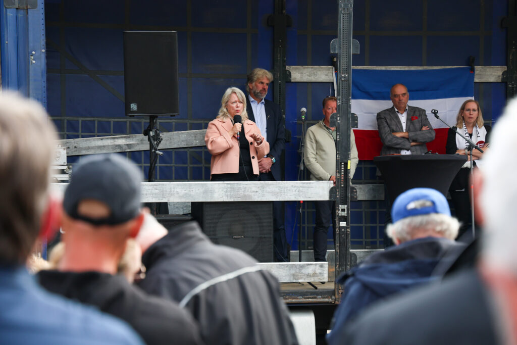 LO-1-66-1024x683 Duizend boeren sluiten actiedag af bij provinciehuis in Assen
