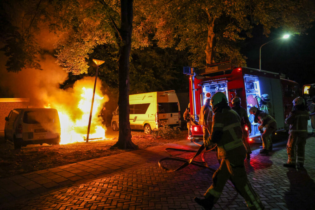LO-1-88-1024x683 Geparkeerde auto volledig uitgebrand aan Molenstraat