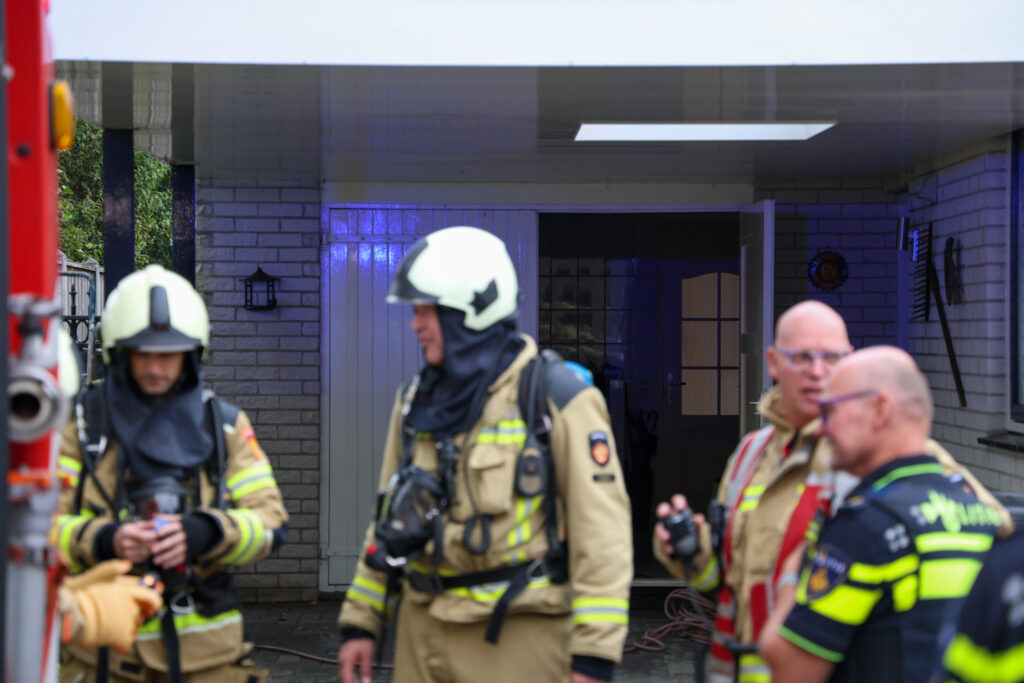 LO-1-90-1024x683 Bewoner blust brand in overkapping van schuurtje aan Boerhoorndreef in Assen