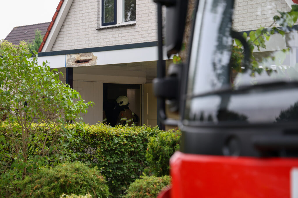LO-1-91-1024x683 Bewoner blust brand in overkapping van schuurtje aan Boerhoorndreef in Assen