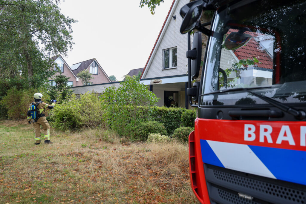 LO-1-93-1024x683 Bewoner blust brand in overkapping van schuurtje aan Boerhoorndreef in Assen