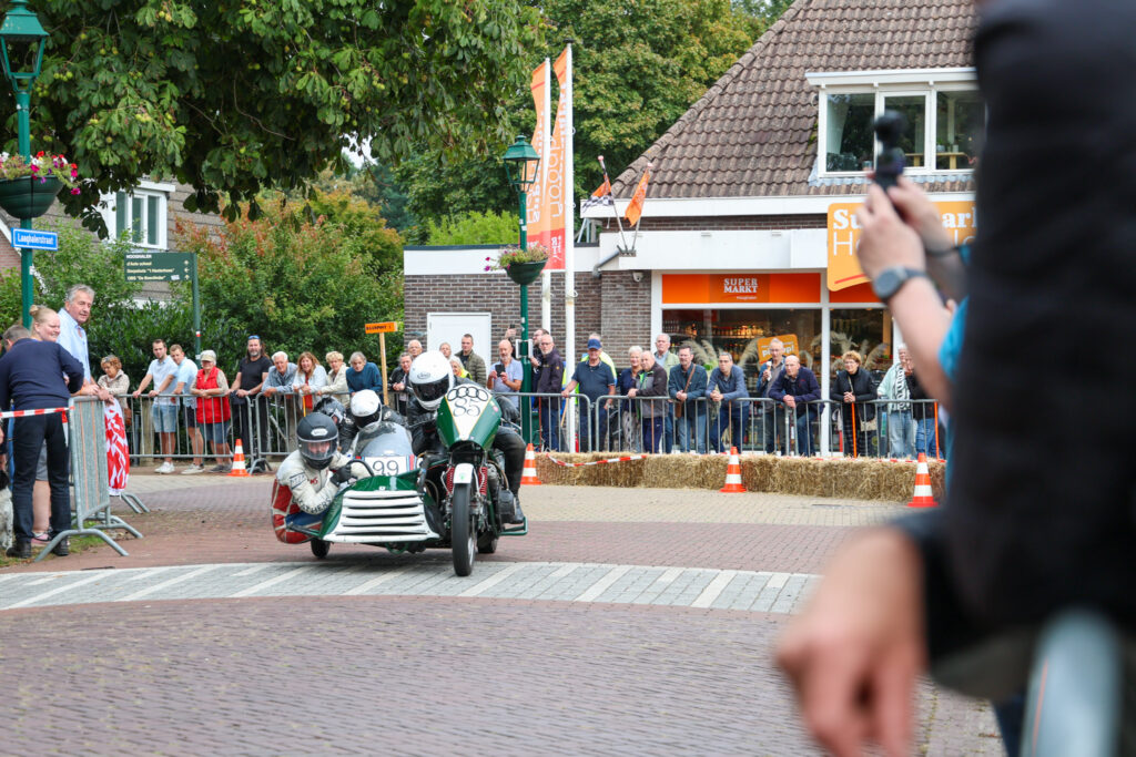 LO-1-6-1024x683 Honderd jaar na de eerste TT klinkt het motorgebrul weer door de straten in Hooghalen